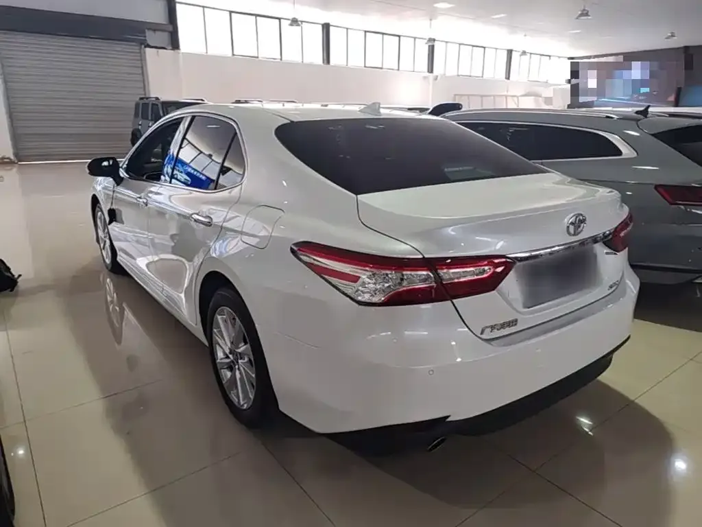Toyota Camry — фото 4