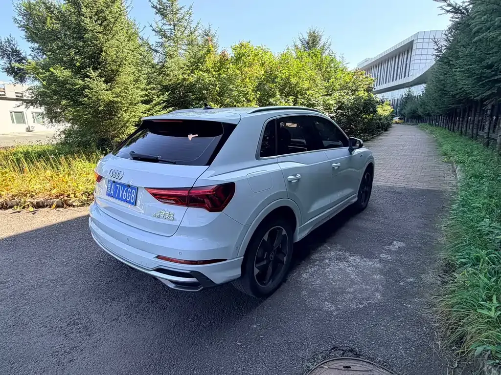 Audi Q3 — фото 10