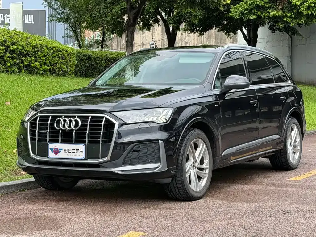 Audi Q7 — фото 1
