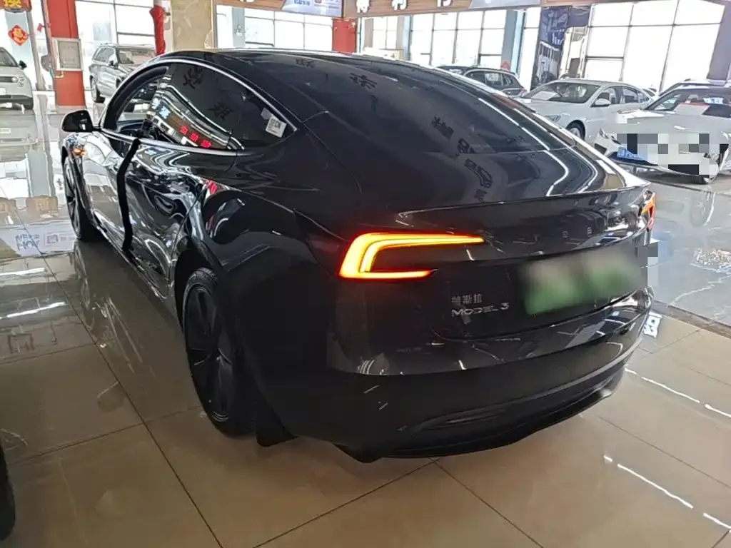 Tesla Model 3 — фото 7