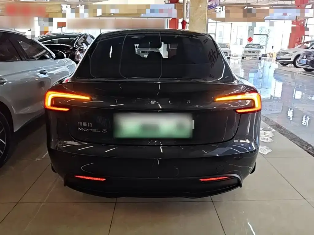 Tesla Model 3 — фото 5
