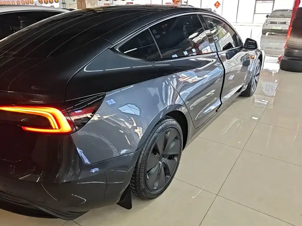 Tesla Model 3 — фото 10