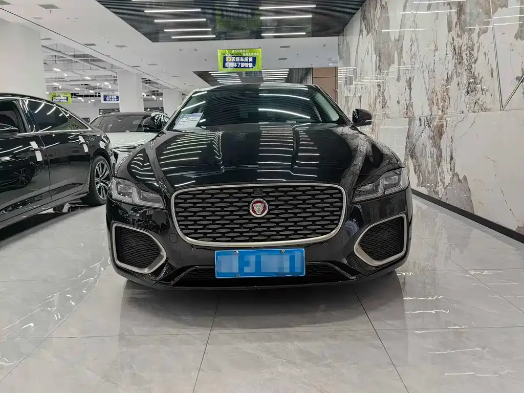 Jaguar XFL — фото 1