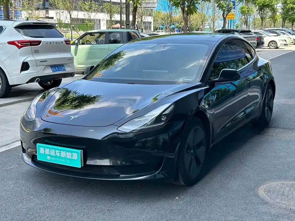 Tesla Model 3 — фото 1