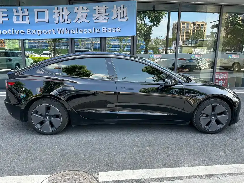 Tesla Model 3 — фото 5