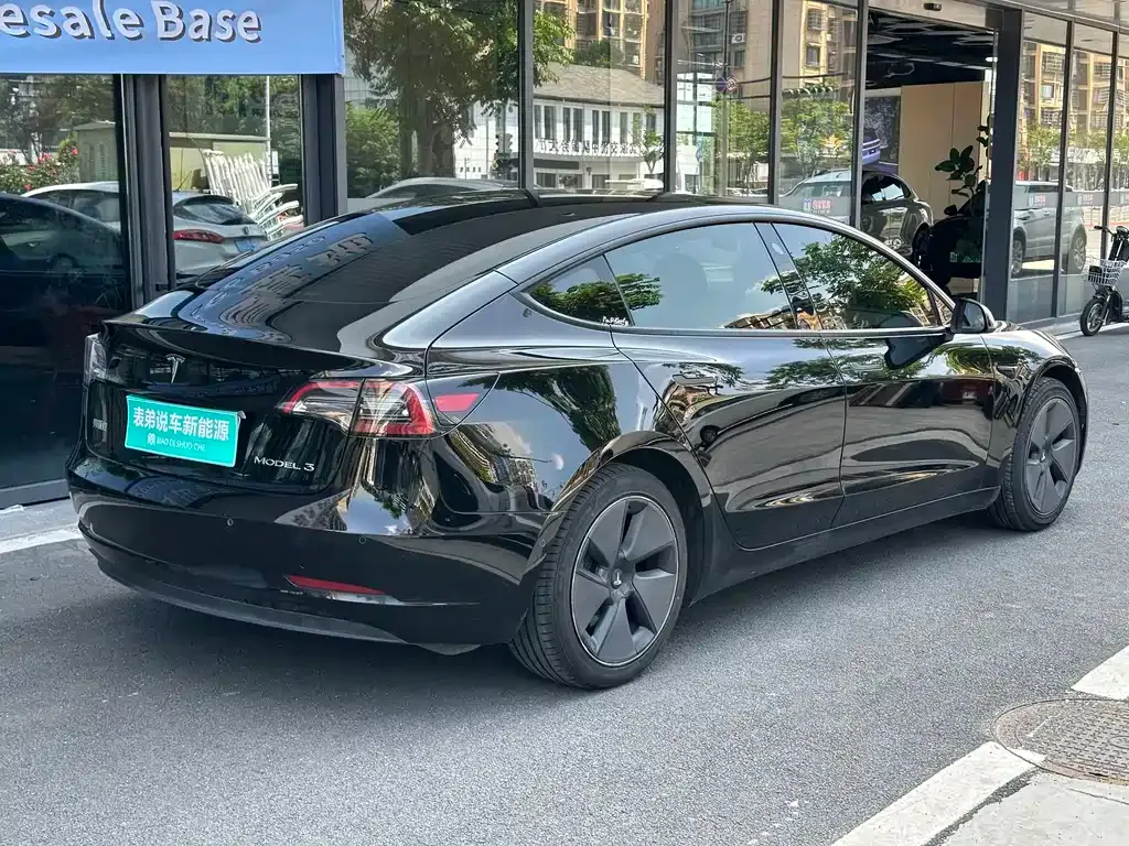 Tesla Model 3 — фото 7