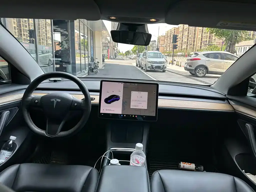Tesla Model 3 — фото 3
