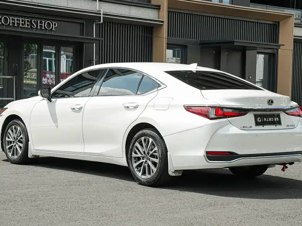 Lexus ES — фото 4