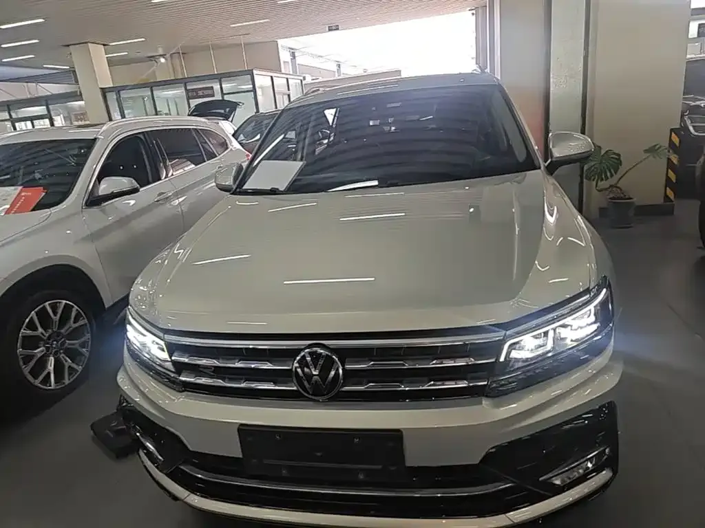 Volkswagen Tiguan L — фото 8