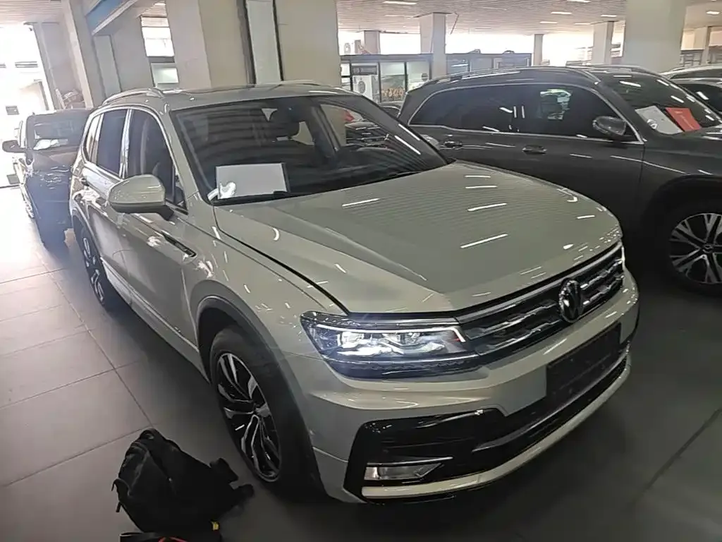 Volkswagen Tiguan L — фото 7