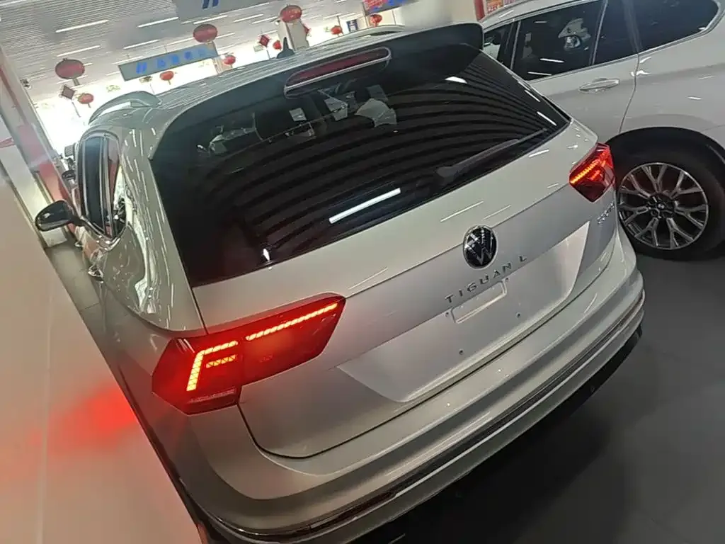 Volkswagen Tiguan L — фото 5
