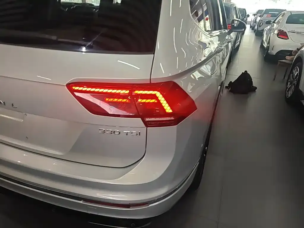 Volkswagen Tiguan L — фото 2