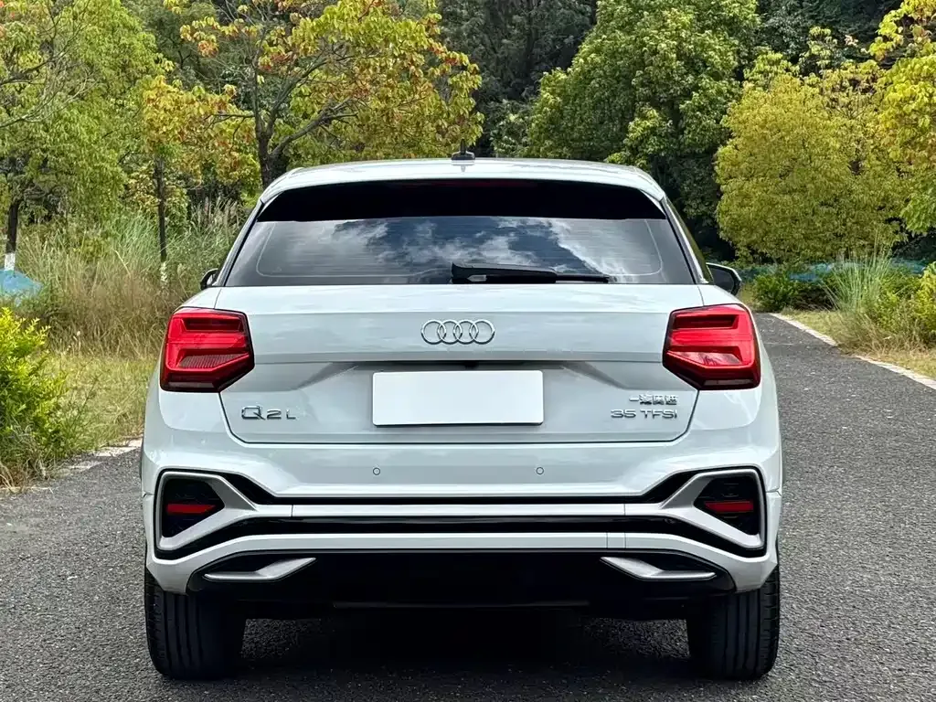 Audi Q2L — фото 9