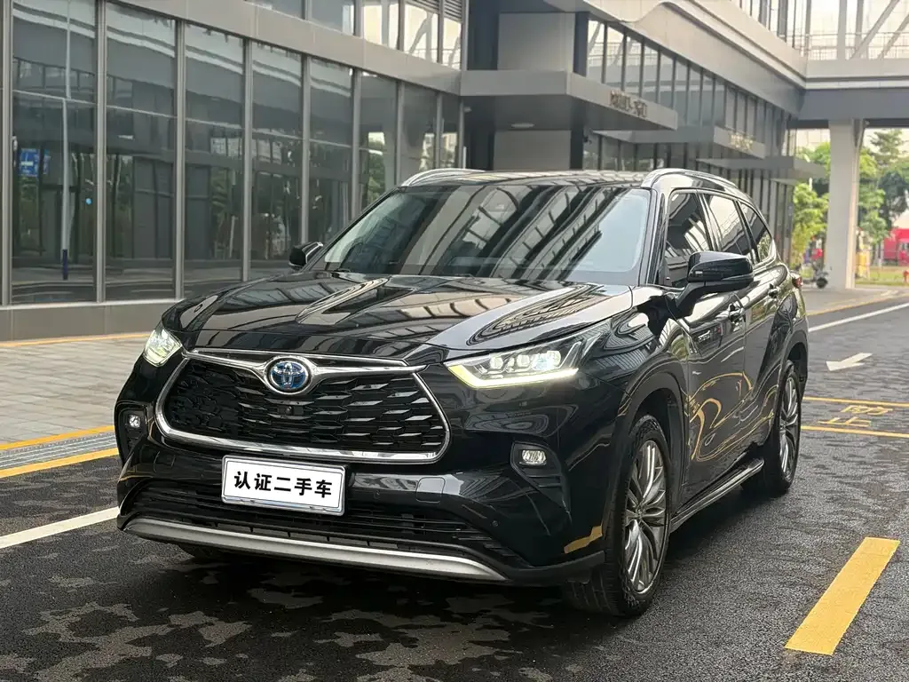 Toyota Highlander — фото 1