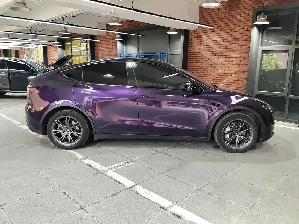 Tesla Model Y — фото 10