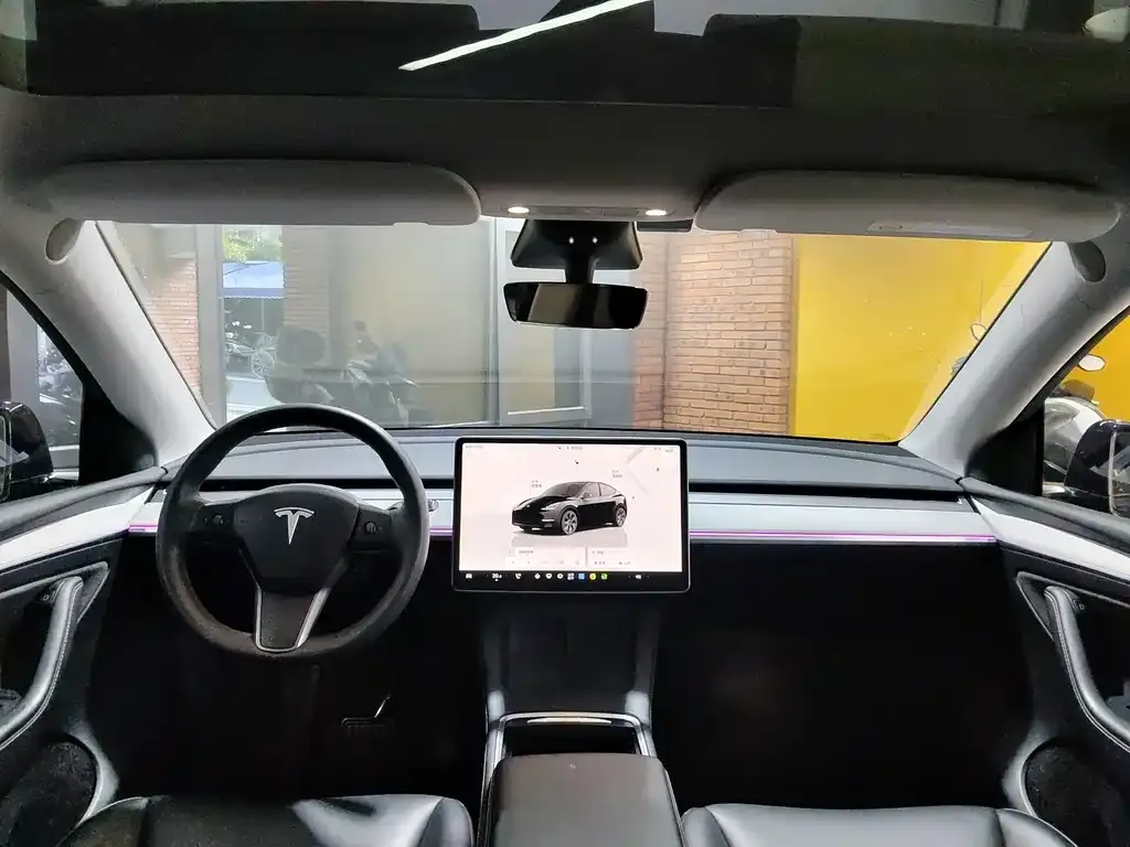 Tesla Model Y — фото 4