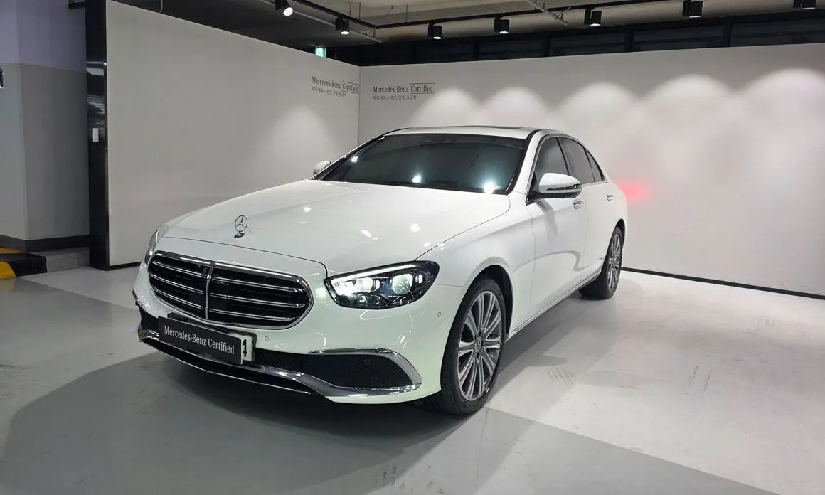 Mercedes-Benz E-Class — фото 1