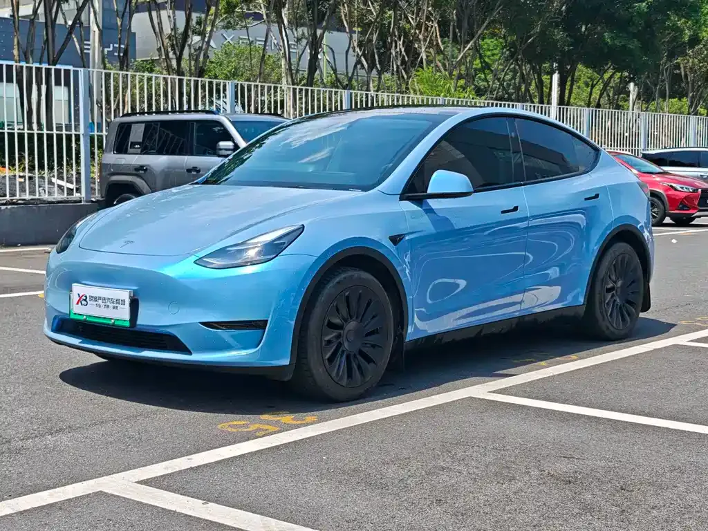 Tesla Model Y — фото 1