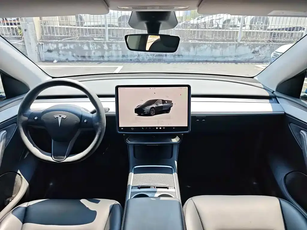 Tesla Model Y — фото 6