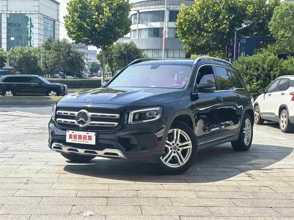 Mercedes-Benz GLB — фото 1