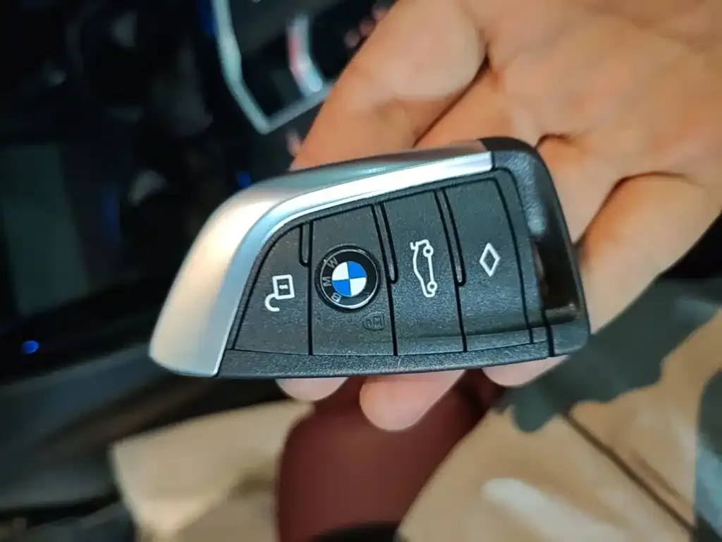 BMW iX3 — фото 2