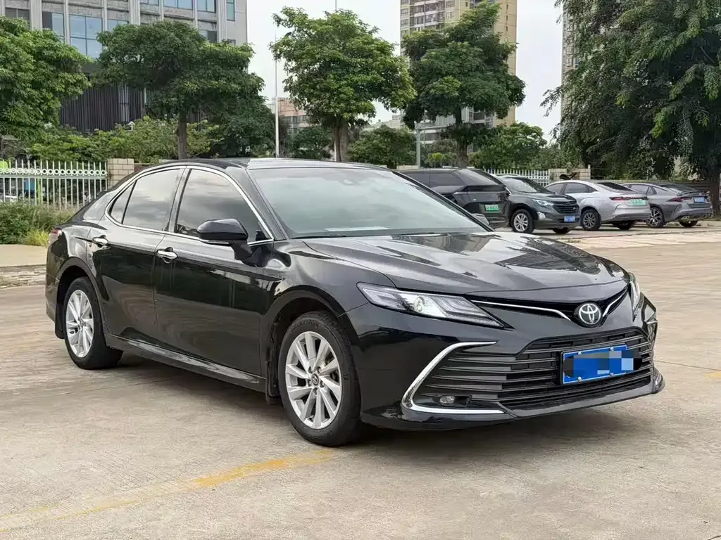 Toyota Camry — фото 2