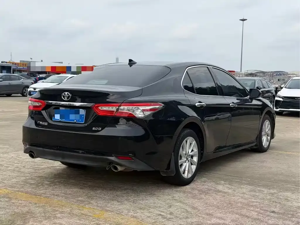Toyota Camry — фото 9