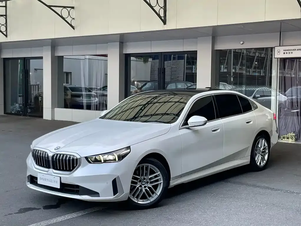 BMW 5 Series — фото 1