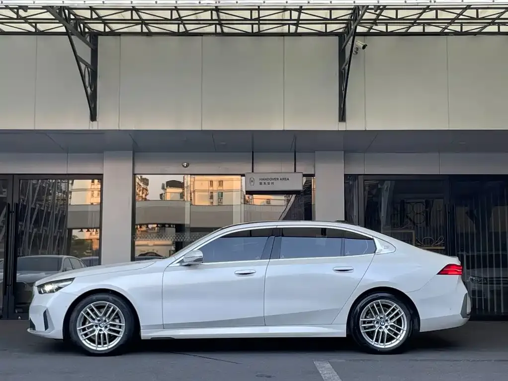 BMW 5 Series — фото 10