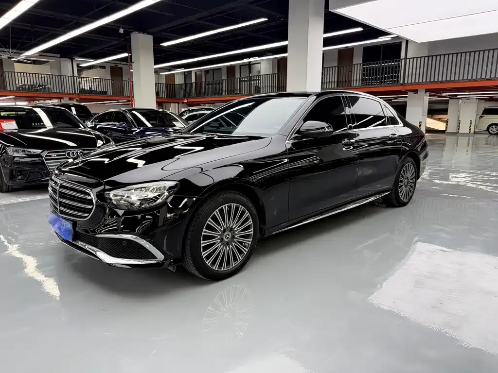 Mercedes-Benz E-Class — фото 1