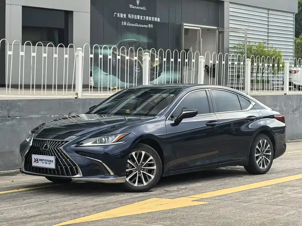 Lexus ES — фото 1