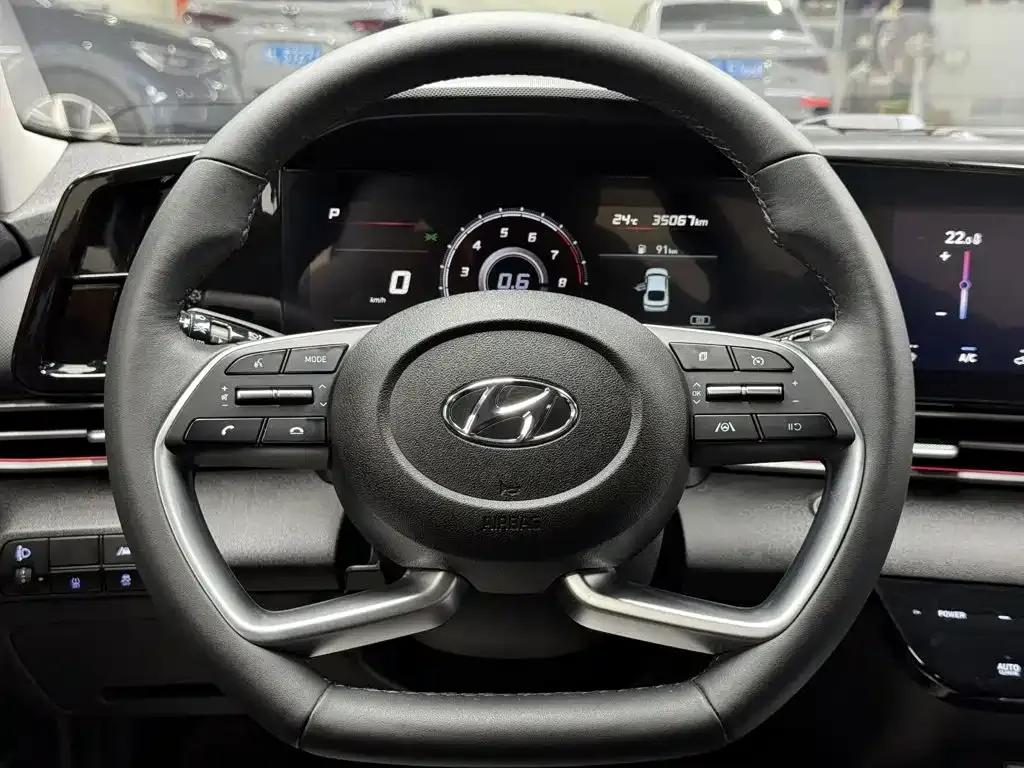 Hyundai Elantra — фото 8