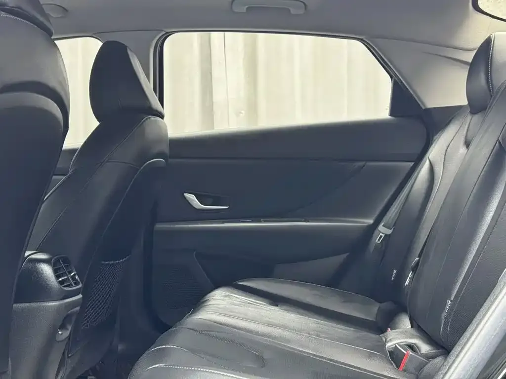 Hyundai Elantra — фото 2