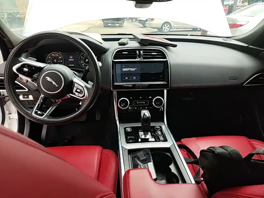 Jaguar XEL — фото 10