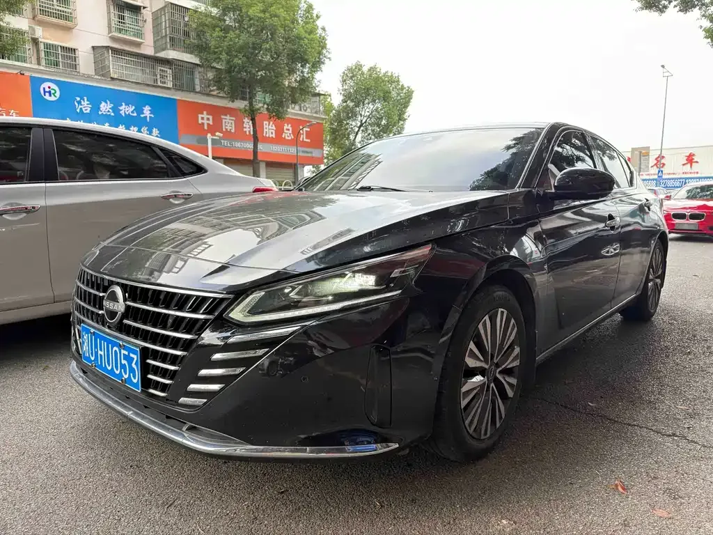 Nissan Teana — фото 1