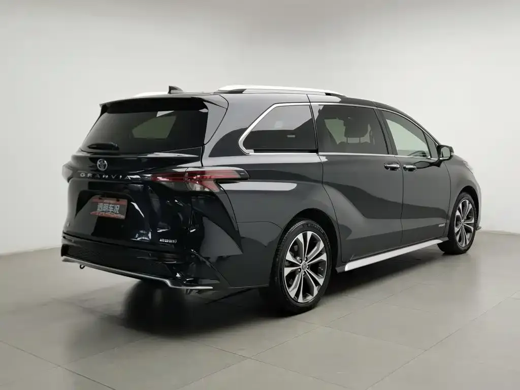 Toyota Granvia — фото 4