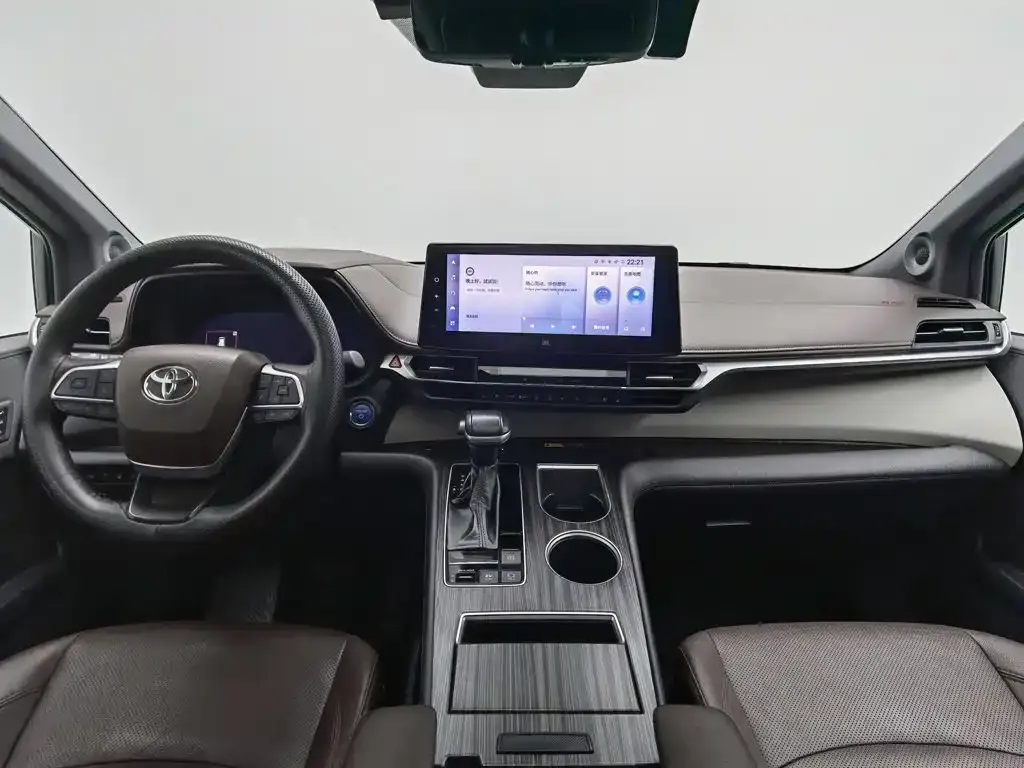 Toyota Granvia — фото 8