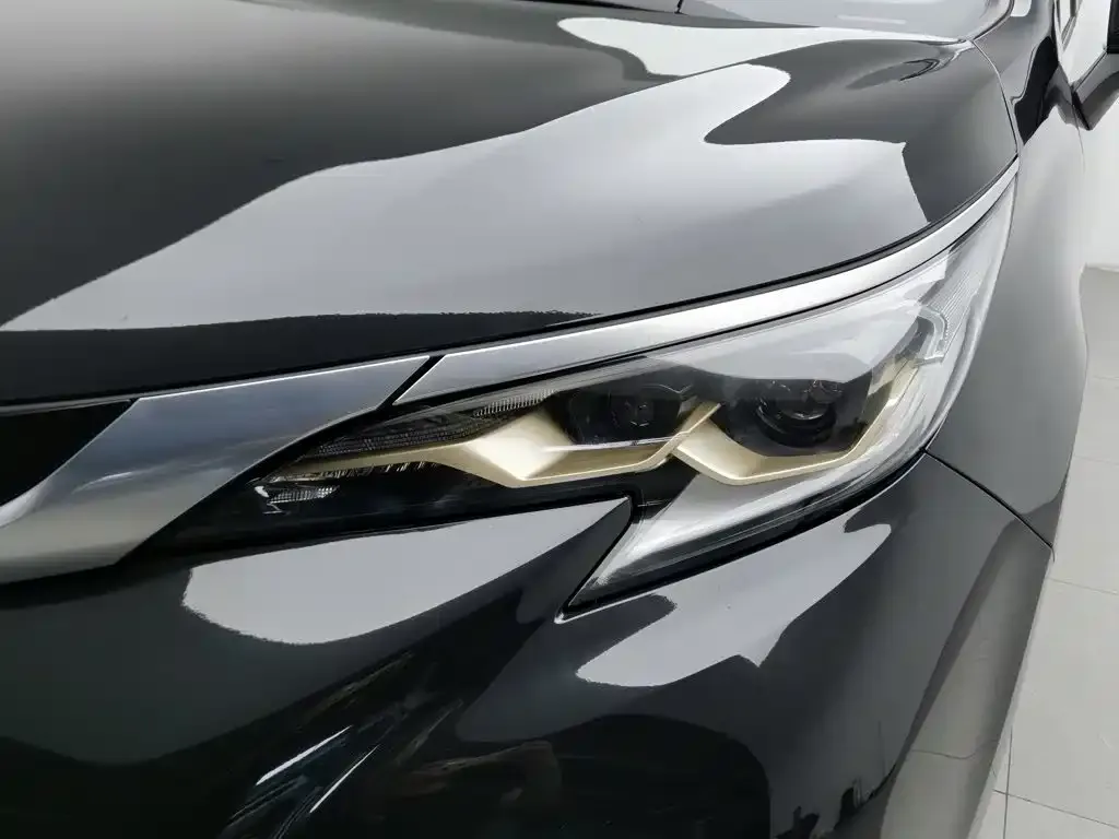 Toyota Granvia — фото 10