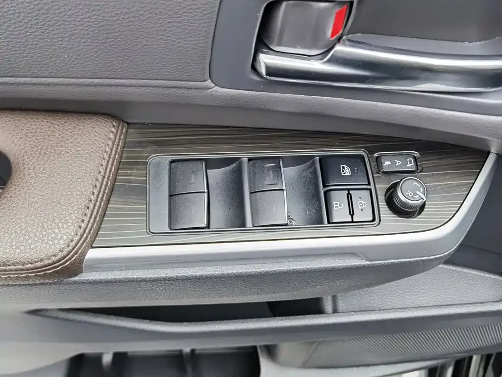 Toyota Granvia — фото 7