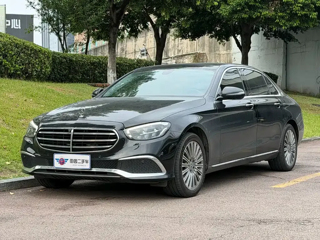 Mercedes-Benz E-Class — фото 1