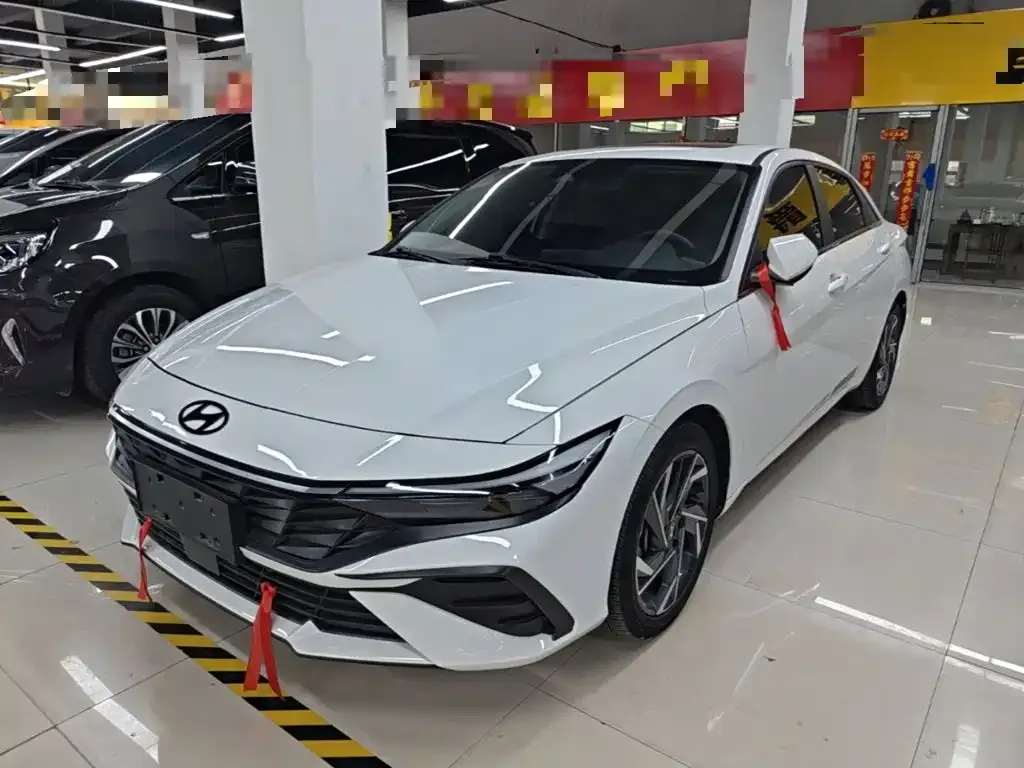 Hyundai Elantra — фото 1