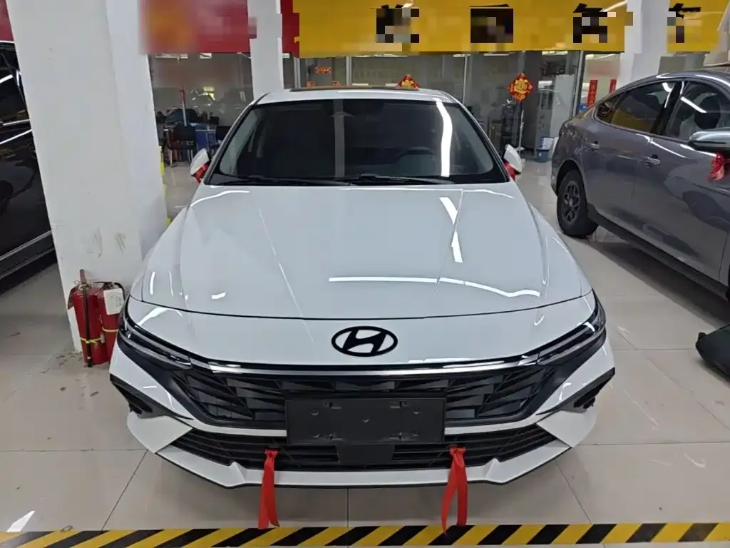 Hyundai Elantra — фото 2