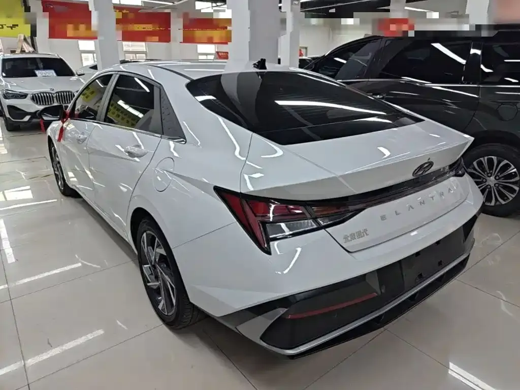 Hyundai Elantra — фото 10