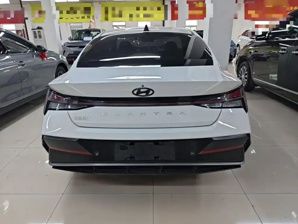 Hyundai Elantra — фото 8