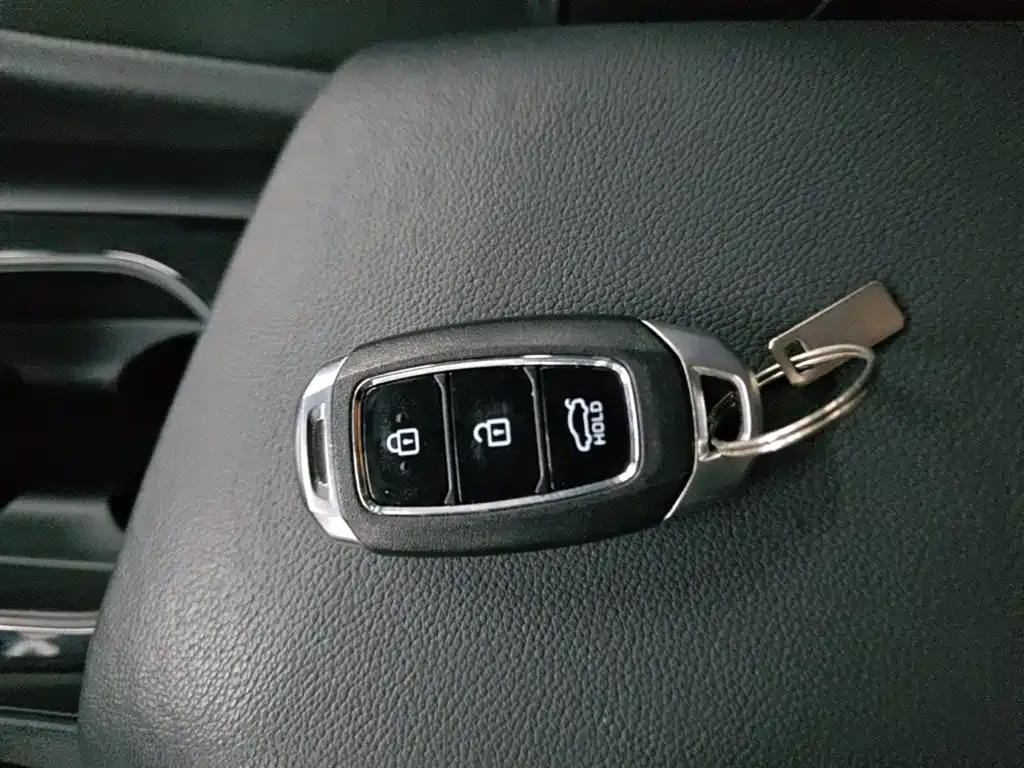 Hyundai Elantra — фото 3
