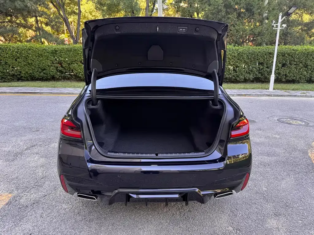 BMW 5 Series — фото 10