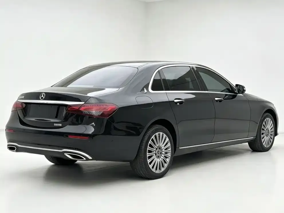Mercedes-Benz E-Class — фото 4