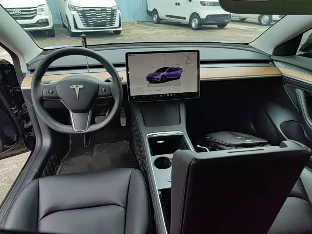 Tesla Model 3 — фото 10