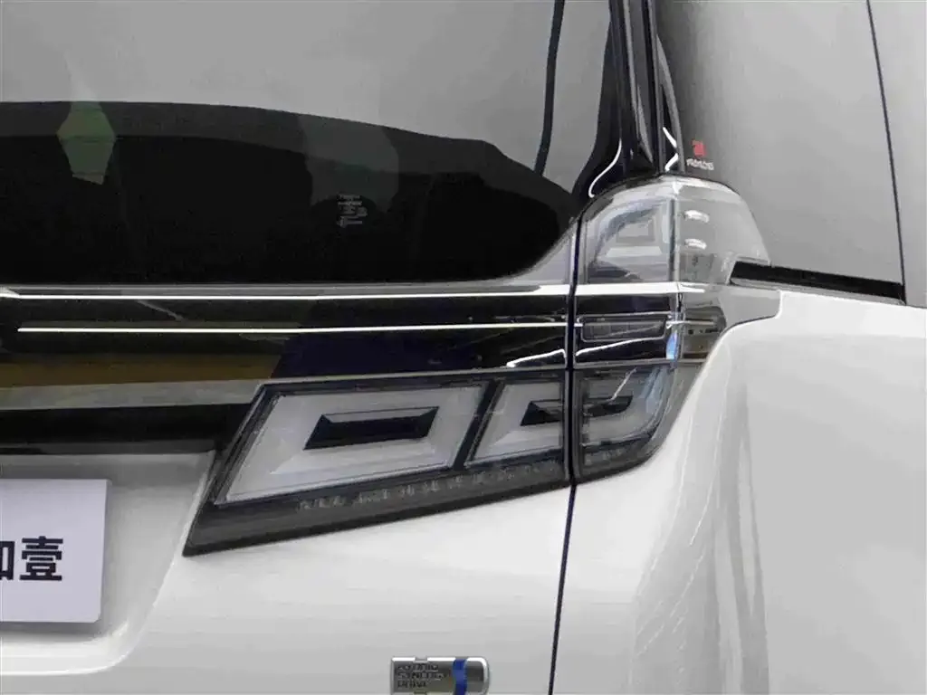 Toyota Vellfire — фото 4