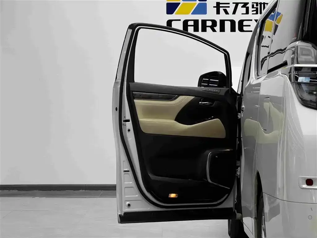 Toyota Vellfire — фото 6